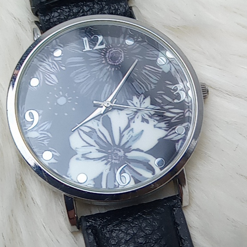 Cool ladies dark flowers big face wrist watch